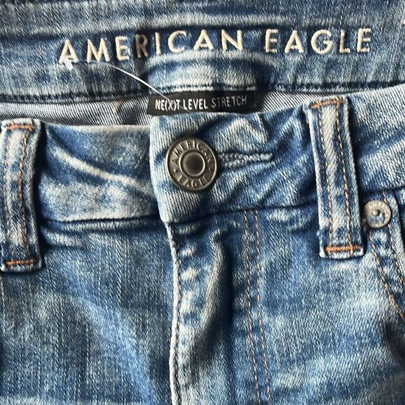 EXCELLENT DISTRESSED CONDITION SIZE 6 AMERICAN EAGLE CURVY HI-RISE SHORTIE - Picture 6 of 8